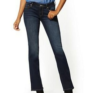 Curvy Bootcut Jeans